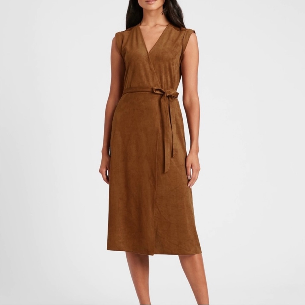 Beautiful BNWT Banana Republic suede wrap dress size 14